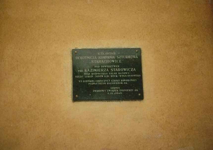 Tablica upamiętniająca udział uczniów junaków Przysposobienia Wojskowego w wojnie obronnej 1939 r.